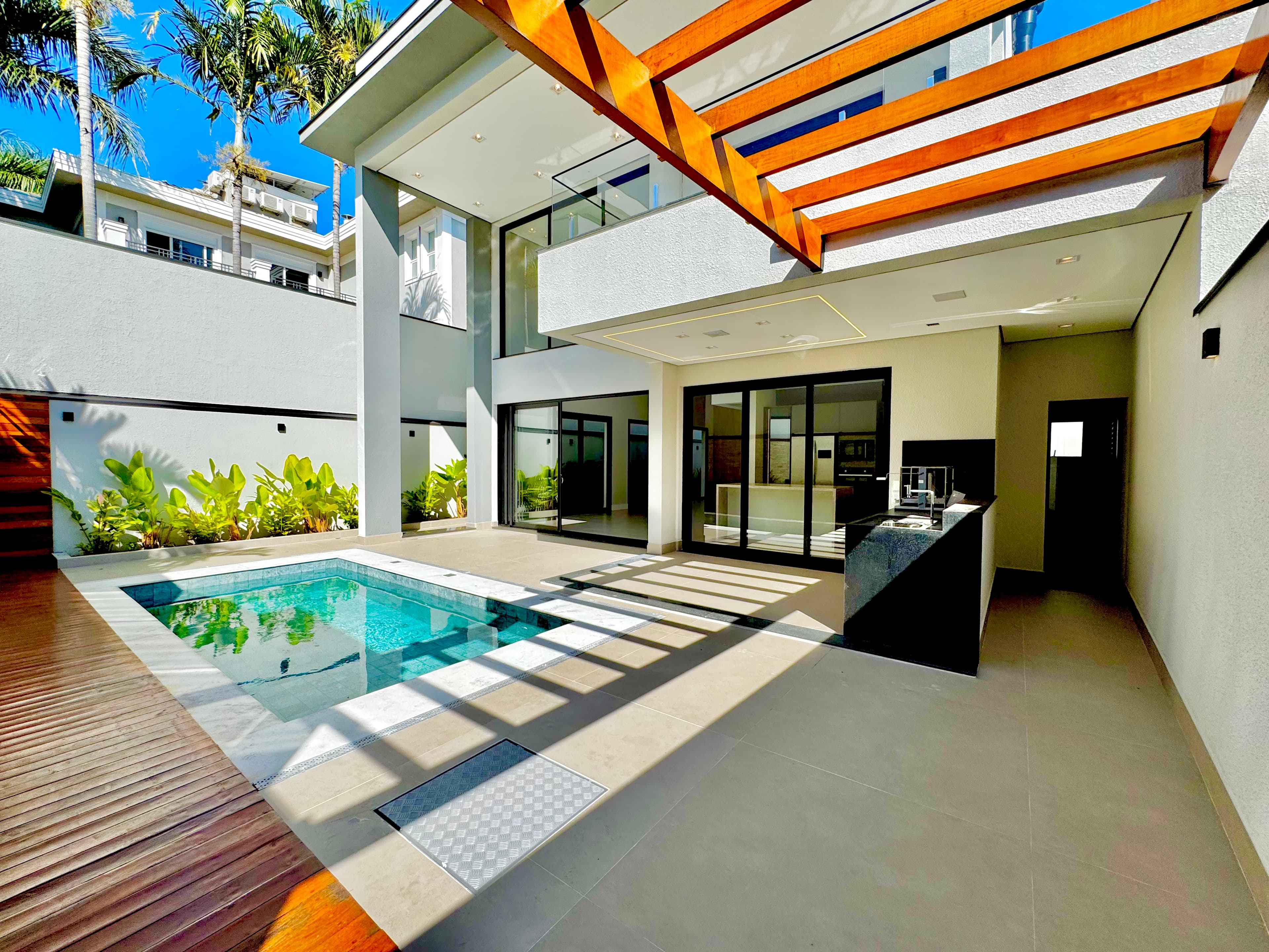 Casa de Condomínio com 4 Suítes à Venda, Piscina e Área Gourmet