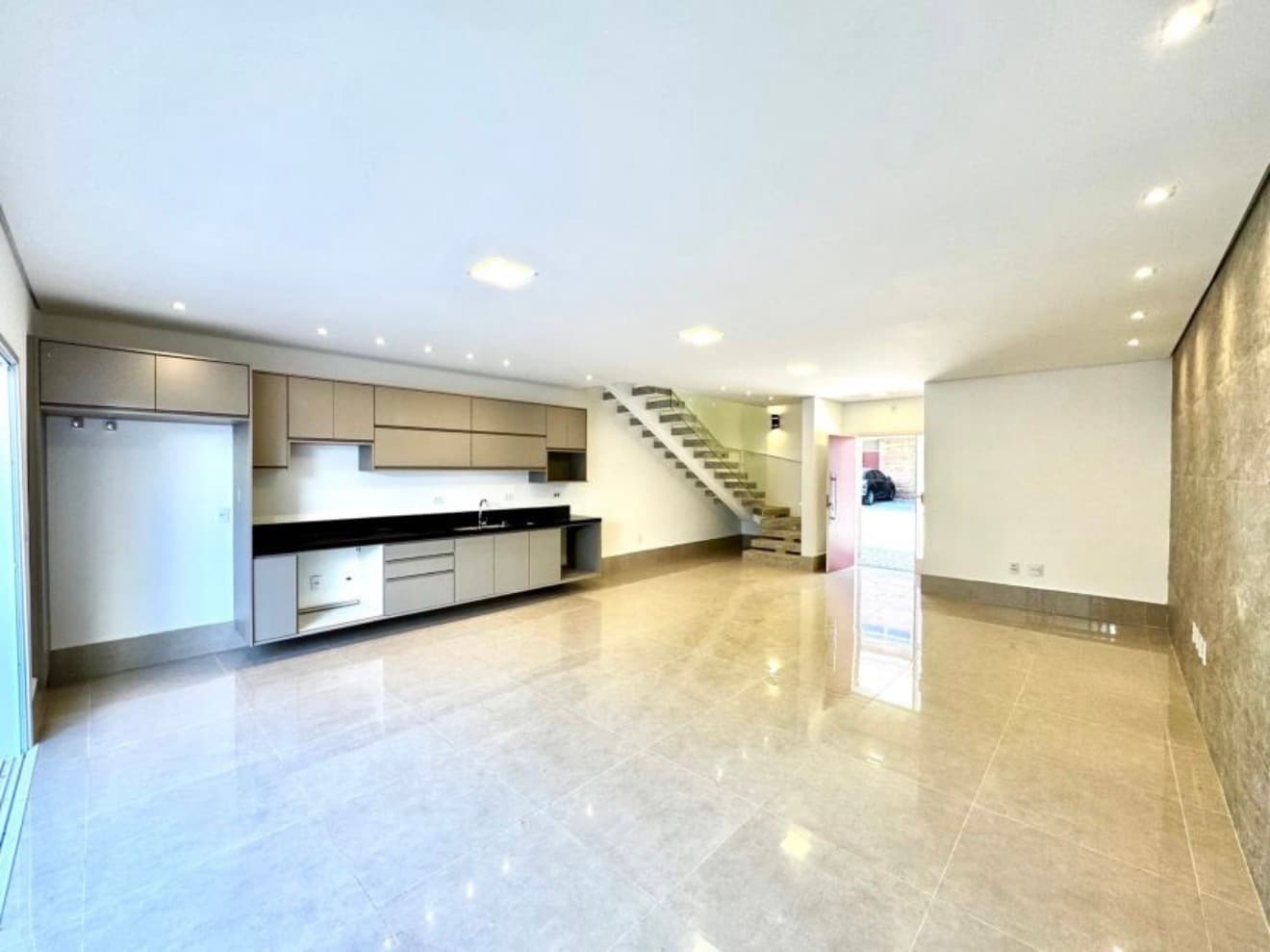 Casa em condomínio para alugar com 3 quartos, 245 m² - Taquaral