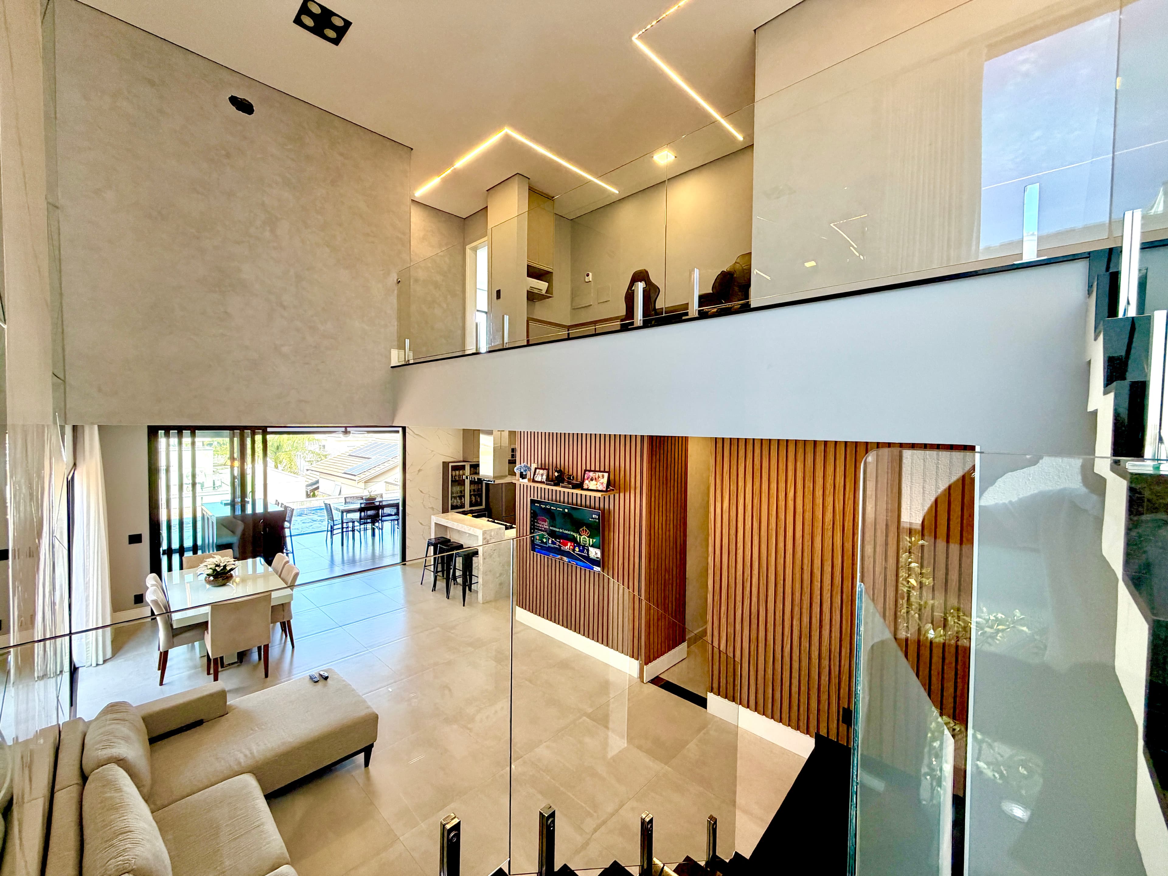 Casa em condomínio à venda com 3 quartos, 258 m² - Swiss Park