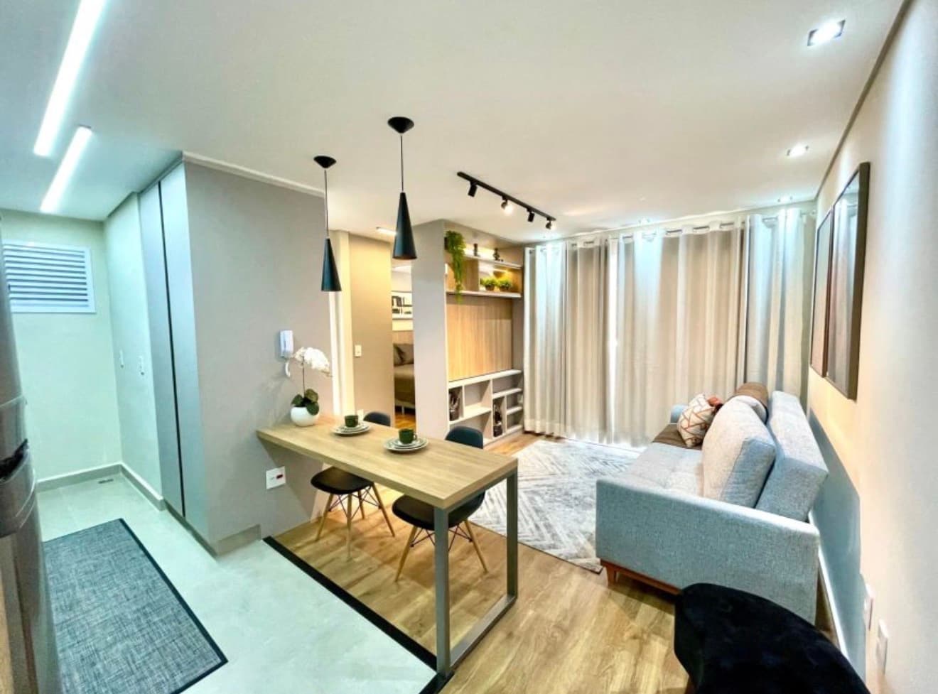 Apartamento à venda com Mobiliado e 1 quarto, 42 m² - Vila Itapura — foto 2