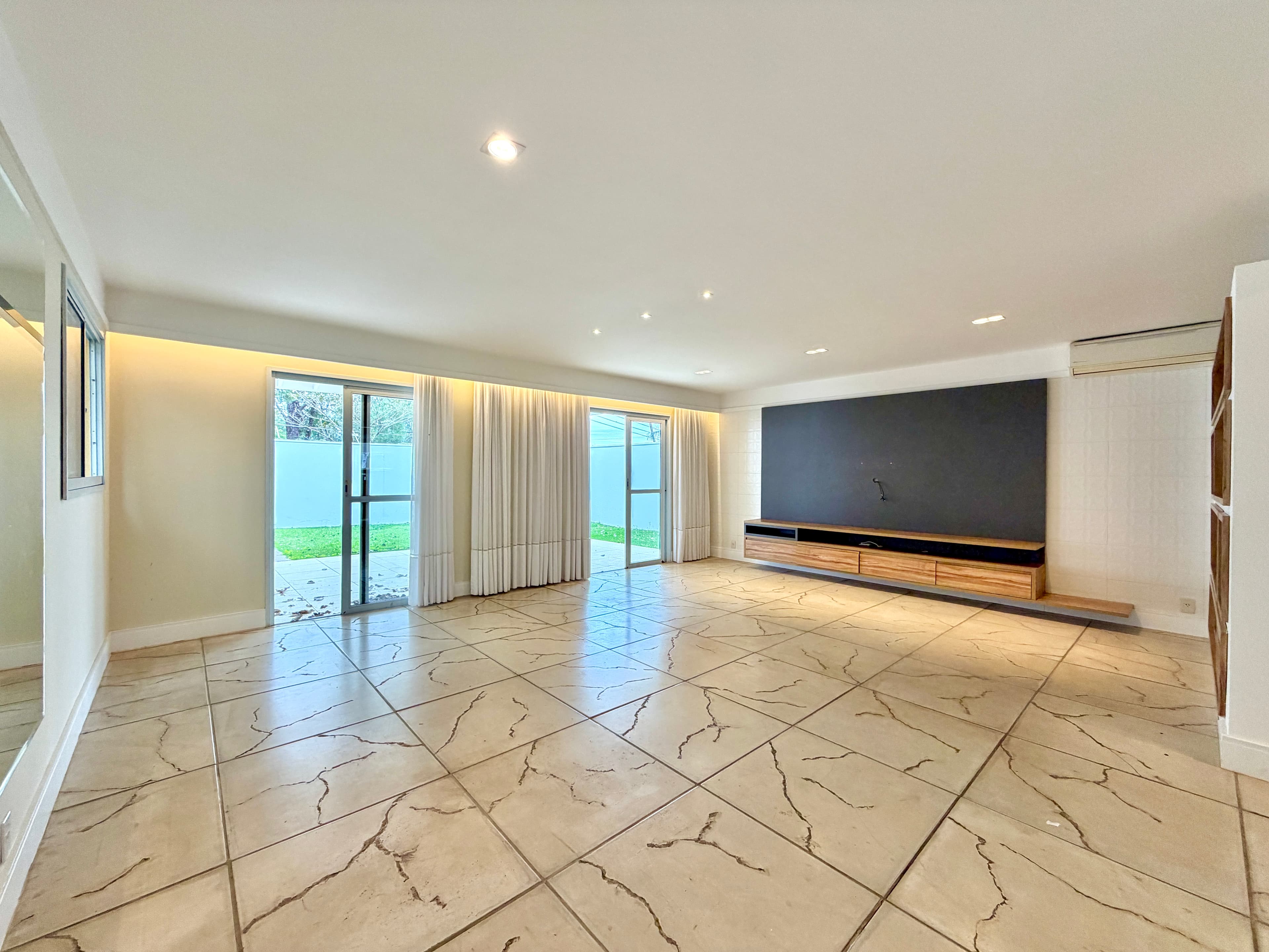 Casa em condomínio para alugar com 3 quartos, 260 m² - Notre Dame